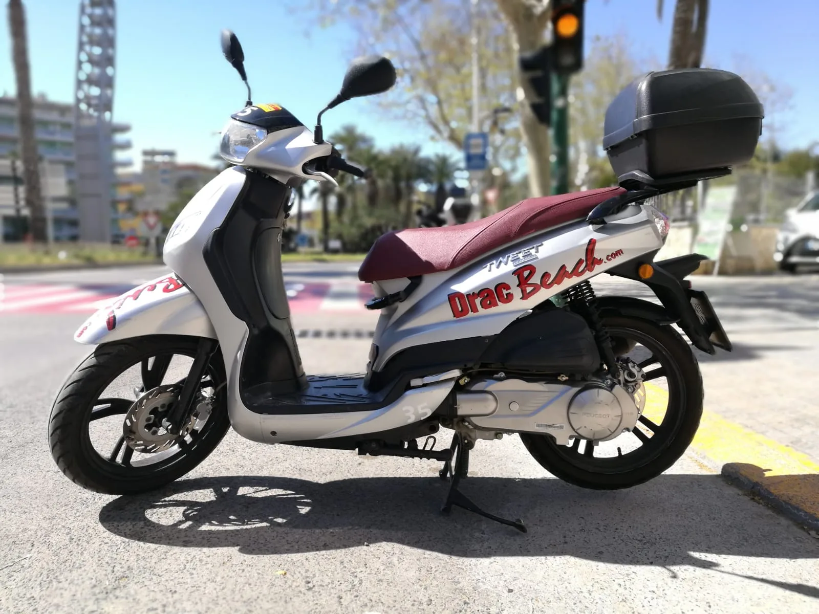 125cc road scooter